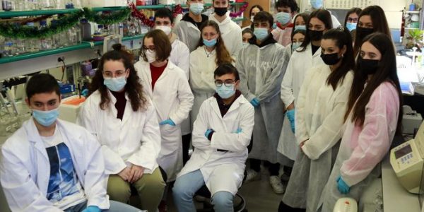 Estudiants del Segrià participen en un taller de la UdL per fer una vacuna de la covid-19 utilitzant plantes d’arròs