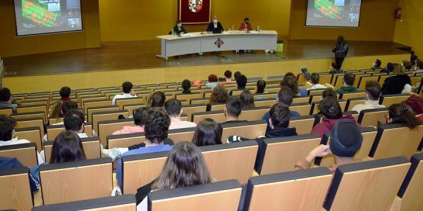 Teresa Capell, investigadora del projecte IlerCOVID, obre les jornades de l’11 de febrer de la Universitat de Castilla-La Mancha